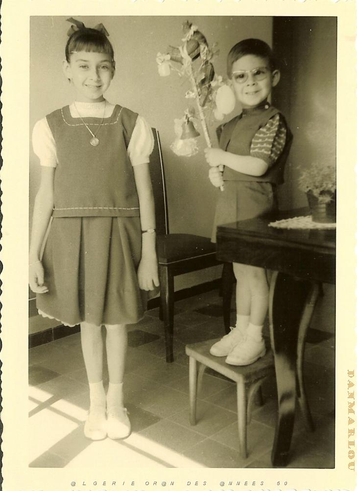 FAMILLE 014 ORAN 1958 CITE PERRET MARIE LYNE ET JEAN GUY BOINEAU.jpg